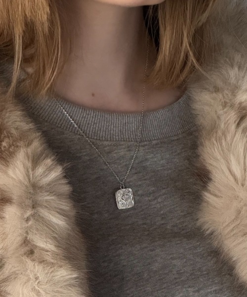 GIUNON(ジウノン)の「rose square plate necklace / ローズスクエアプレートネックレス(ネックレス・レディース・シルバー・FREE)」の12枚目の写真