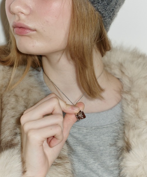 GIUNON(ジウノン)の「rose square plate necklace / ローズスクエアプレートネックレス(ネックレス・レディース・シルバー・FREE)」の9枚目の写真
