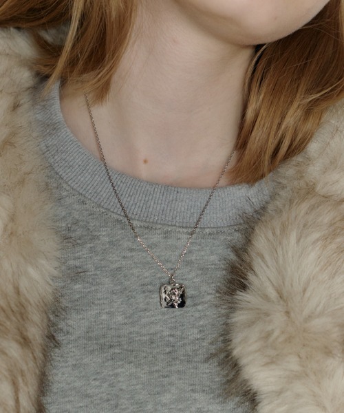 GIUNON(ジウノン)の「rose square plate necklace / ローズスクエアプレートネックレス(ネックレス・レディース・シルバー・FREE)」の10枚目の写真