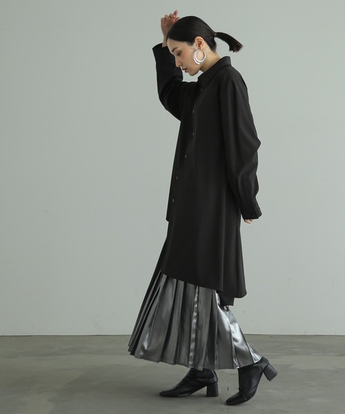 n'OrLABEL(ノアールレーベル)の「左フレアーシャツ(シャツ/ブラウス・レディース・ブラック/オフホワイト/ブルー・FREE)」の5枚目の写真
