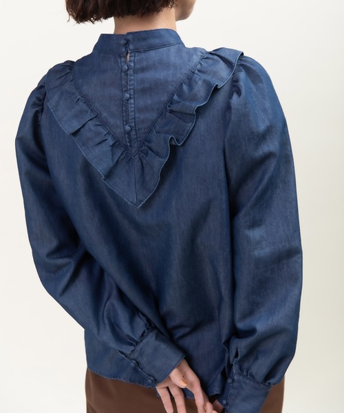 Dot&Stripes CHILD WOMAN(ドットアンドストライプス チャイルドウーマン)の「TCライトオンスデニム Vフリルブラウス(シャツ/ブラウス・レディース・サックスブルー/ブルー・FREE)」の12枚目の写真