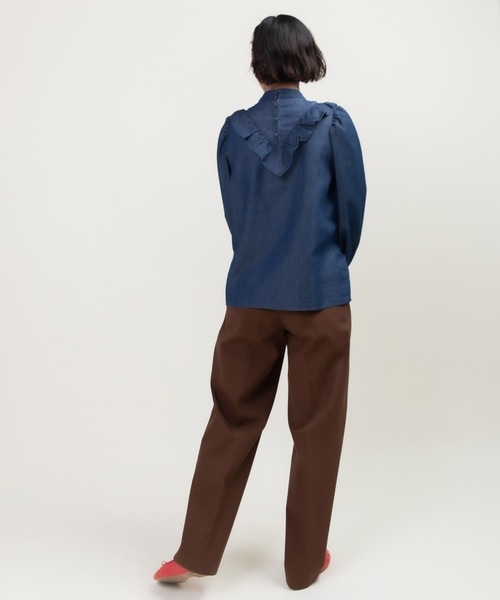 Dot&Stripes CHILD WOMAN(ドットアンドストライプス チャイルドウーマン)の「TCライトオンスデニム Vフリルブラウス(シャツ/ブラウス・レディース・サックスブルー/ブルー・FREE)」の16枚目の写真