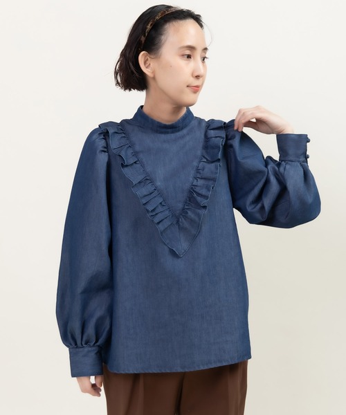 Dot&Stripes CHILD WOMAN(ドットアンドストライプス チャイルドウーマン)の「TCライトオンスデニム Vフリルブラウス(シャツ/ブラウス・レディース・サックスブルー/ブルー・FREE)」の10枚目の写真