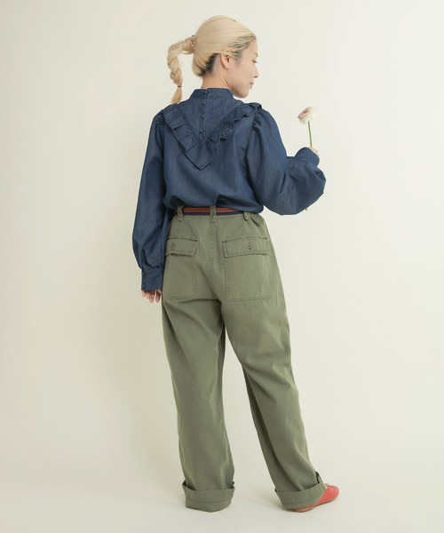 Dot&Stripes CHILD WOMAN(ドットアンドストライプス チャイルドウーマン)の「TCライトオンスデニム Vフリルブラウス(シャツ/ブラウス・レディース・サックスブルー/ブルー・FREE)」の9枚目の写真