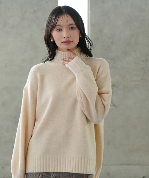 TRUDEA(トルディア)の「ミルドライクハイネックニット(ニット/セーター・レディース・アイボリー/ブルー/チャコールグレー/ピンク・MEDIUM)」の2枚目の写真