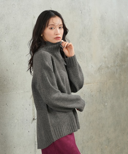 TRUDEA(トルディア)の「ミルドライクハイネックニット(ニット/セーター・レディース・アイボリー/ブルー/チャコールグレー/ピンク・MEDIUM)」の6枚目の写真