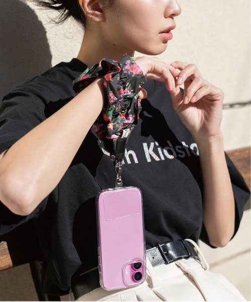 Cath Kidston(キャスキッドソン)の「ハンドストラップ Icon Floral(スマホグッズ・レディース・ブラック・FREE)」の1枚目の写真