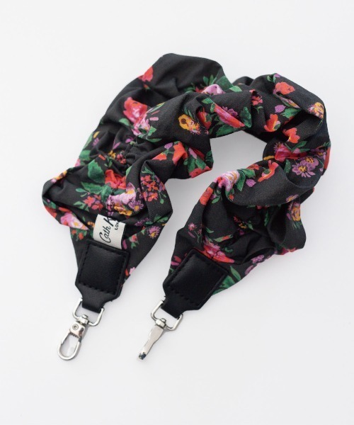 Cath Kidston(キャスキッドソン)の「ハンドストラップ Icon Floral(スマホグッズ・レディース・ブラック・FREE)」の4枚目の写真