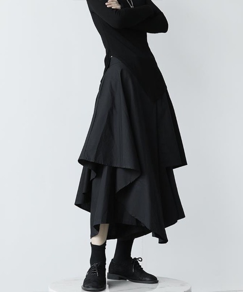 Flugge(フラッジー)の「アシンメトリーフレアパンツ(その他パンツ・レディース・ブラック・MEDIUM/LARGE)」の1枚目の写真