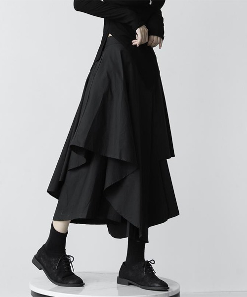 Flugge(フラッジー)の「アシンメトリーフレアパンツ(その他パンツ・レディース・ブラック・MEDIUM/LARGE)」の2枚目の写真