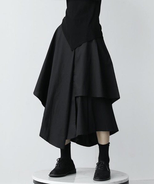 Flugge(フラッジー)の「アシンメトリーフレアパンツ(その他パンツ・レディース・ブラック・MEDIUM/LARGE)」の4枚目の写真
