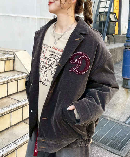 DOUBLE NAME(ダブルネーム)の「フロックツイル Dino CAFE BACK刺しゅうブルゾン(ブルゾン・レディース・ブラウン/ネイビー・FREE)」の4枚目の写真