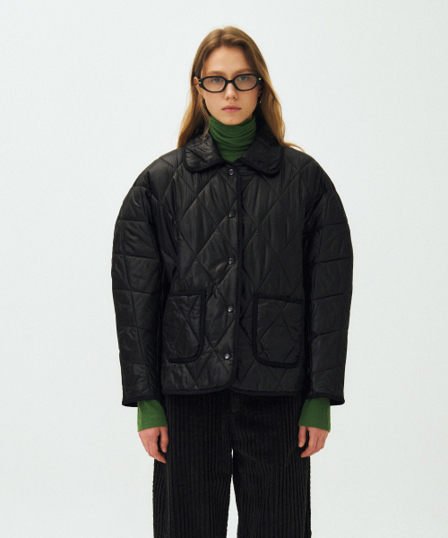 MAIS(マイス)の「GLOSSY QUILTING RAGLAN JACKET / BLACK(ダウンジャケット/コート・レディース・ブラック・FREE)」の3枚目の写真
