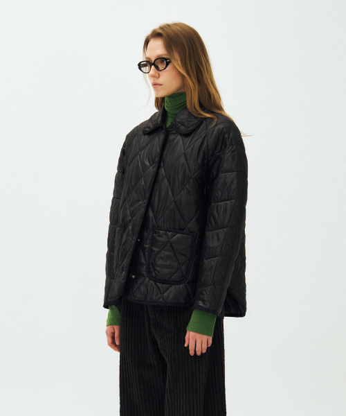 MAIS(マイス)の「GLOSSY QUILTING RAGLAN JACKET / BLACK(ダウンジャケット/コート・レディース・ブラック・FREE)」の4枚目の写真
