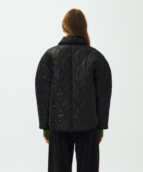 MAIS(マイス)の「GLOSSY QUILTING RAGLAN JACKET / BLACK(ダウンジャケット/コート・レディース・ブラック・FREE)」の5枚目の写真