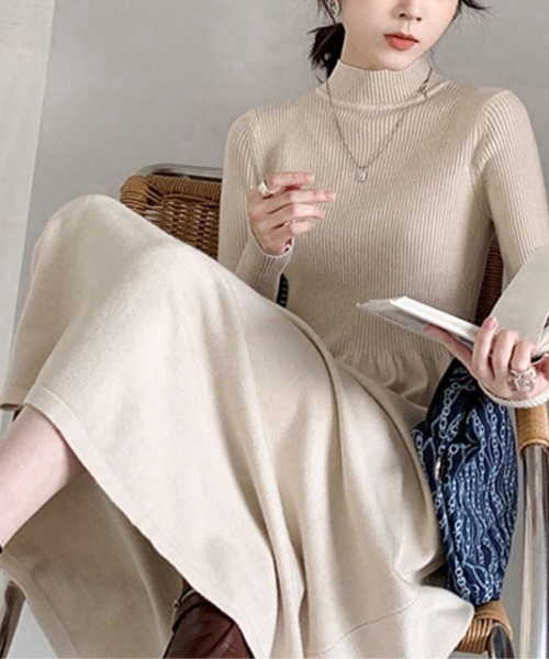 Forcement(フォースメント)の「上品さとトレンドを兼ね備えたニットワンピース(ワンピース・レディース・ブラック/ベージュ・FREE)」の1枚目の写真