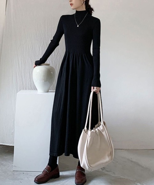 Forcement(フォースメント)の「上品さとトレンドを兼ね備えたニットワンピース(ワンピース・レディース・ブラック/ベージュ・FREE)」の2枚目の写真