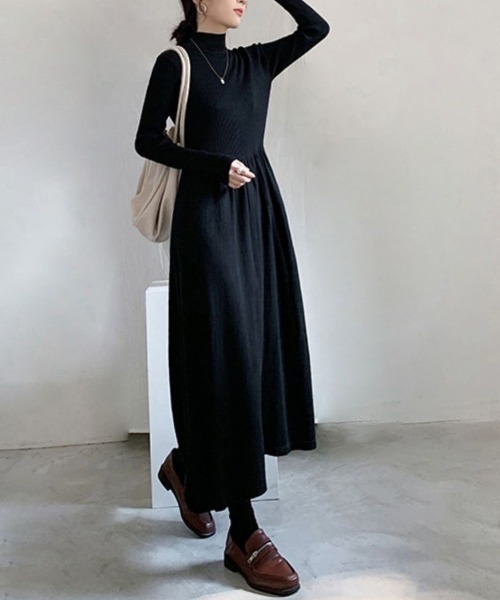 Forcement(フォースメント)の「上品さとトレンドを兼ね備えたニットワンピース(ワンピース・レディース・ブラック/ベージュ・FREE)」の3枚目の写真
