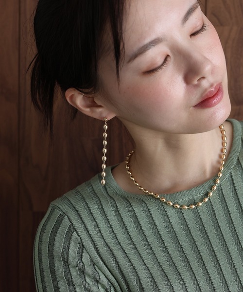 J by blue(ジェイバイブルー)の「オーバルボールチェーンピアス / ニッケルフリー(ピアス(両耳用)・レディース・シルバー/ゴールド・FREE)」の2枚目の写真