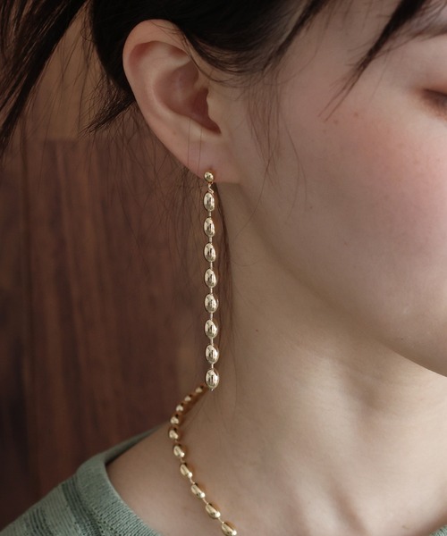 J by blue(ジェイバイブルー)の「オーバルボールチェーンピアス / ニッケルフリー(ピアス(両耳用)・レディース・シルバー/ゴールド・FREE)」の8枚目の写真