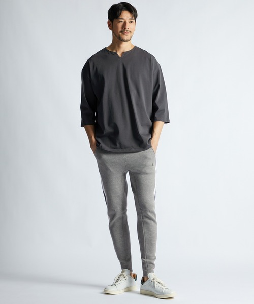 LANVIN en Bleu(ランバンオンブルー)の「ダンボールニット サイドライン スリムパンツ(スウェットパンツ・メンズ・グレー/ブラック・52/50/48/46)」の6枚目の写真