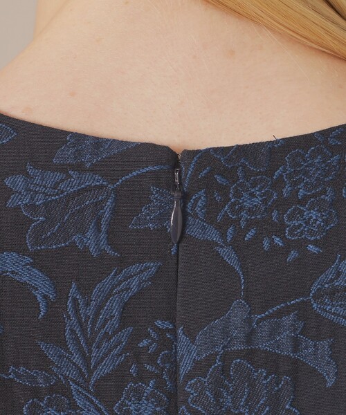 MACKINTOSH LONDON(マッキントッシュ ロンドン)の「【BIBURY FLOWER】バイブリージャカードワンピース(ワンピース・レディース・ネイビー・40/38)」の3枚目の写真