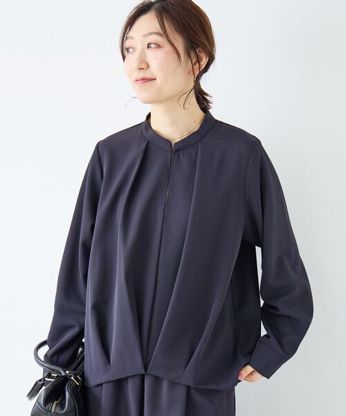 le.coeur blanc(ルクールブラン)の「フルダルヘムタックプルオーバー(シャツ/ブラウス・レディース・グレイッシュベージュ/ネイビー・38)」の2枚目の写真