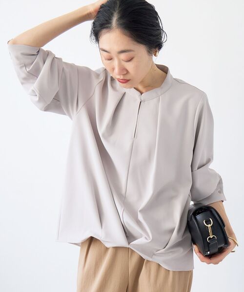 le.coeur blanc(ルクールブラン)の「フルダルヘムタックプルオーバー(シャツ/ブラウス・レディース・グレイッシュベージュ/ネイビー・38)」の5枚目の写真