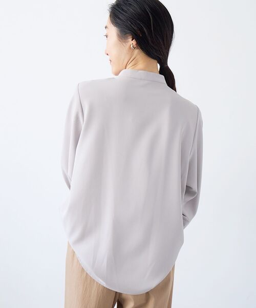 le.coeur blanc(ルクールブラン)の「フルダルヘムタックプルオーバー(シャツ/ブラウス・レディース・グレイッシュベージュ/ネイビー・38)」の7枚目の写真