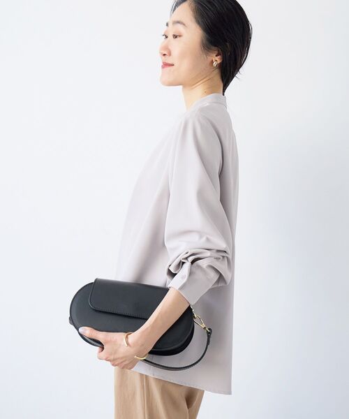 le.coeur blanc(ルクールブラン)の「フルダルヘムタックプルオーバー(シャツ/ブラウス・レディース・グレイッシュベージュ/ネイビー・38)」の8枚目の写真
