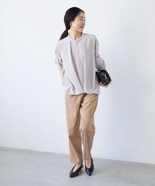 le.coeur blanc(ルクールブラン)の「フルダルヘムタックプルオーバー(シャツ/ブラウス・レディース・グレイッシュベージュ/ネイビー・38)」の19枚目の写真