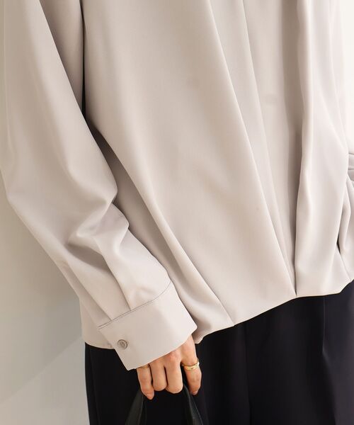 le.coeur blanc(ルクールブラン)の「フルダルヘムタックプルオーバー(シャツ/ブラウス・レディース・グレイッシュベージュ/ネイビー・38)」の22枚目の写真