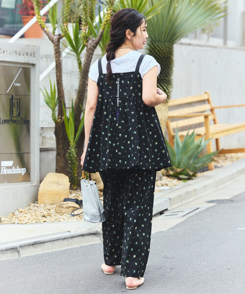 FREAK'S STORE（フリークスストア）の「THOUSAND MILE × FREAK'S STORE/サウザンドマイル 別注 UVカット カシュクールキャミ セットアップ/デニムライク/花柄（セットアップ・レディース・その他9/ネイビー・ﾌﾘ-）」の9枚目の写真