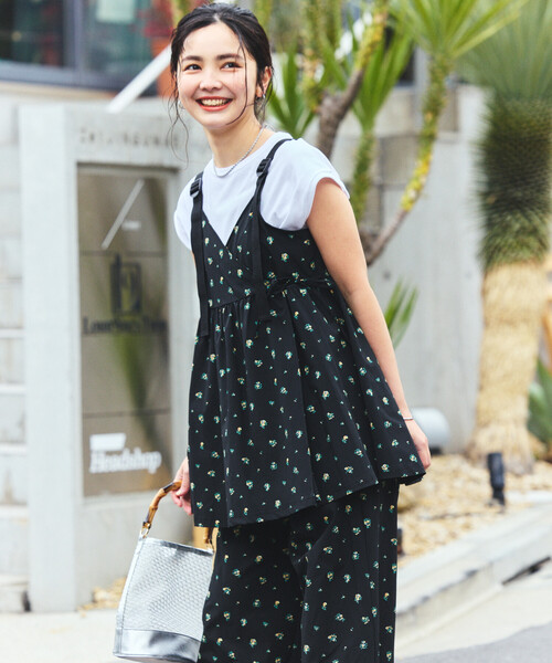 FREAK'S STORE（フリークスストア）の「THOUSAND MILE × FREAK'S STORE/サウザンドマイル 別注 UVカット カシュクールキャミ セットアップ/デニムライク/花柄（セットアップ・レディース・その他9/ネイビー・ﾌﾘ-）」の12枚目の写真