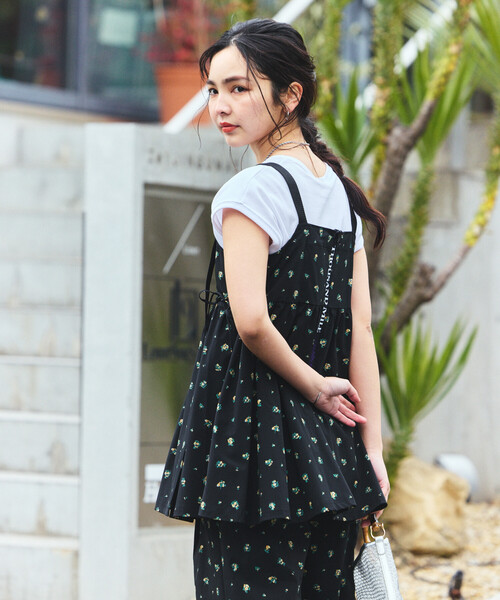 FREAK'S STORE（フリークスストア）の「THOUSAND MILE × FREAK'S STORE/サウザンドマイル 別注 UVカット カシュクールキャミ セットアップ/デニムライク/花柄（セットアップ・レディース・その他9/ネイビー・ﾌﾘ-）」の14枚目の写真