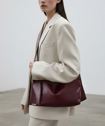 MANIG（マニジ）の「エイリングフォードクラッシュボディバッグバーガンディ（ユニセックス）（メッセンジャーバッグ）」