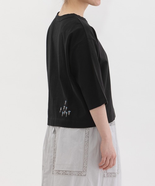nop de nod(ノップドゥノッド)の「USコットンフラワー刺繍5分袖Tシャツ(Tシャツ/カットソー・レディース・オフホワイト/ライトピンク/ブラック・3)」の9枚目の写真