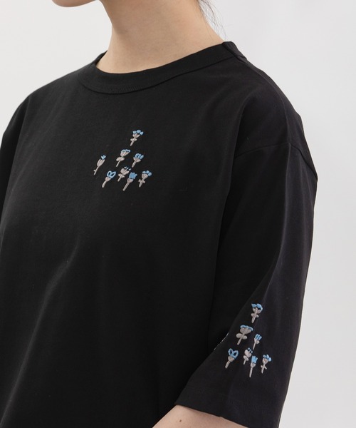 nop de nod(ノップドゥノッド)の「USコットンフラワー刺繍5分袖Tシャツ(Tシャツ/カットソー・レディース・オフホワイト/ライトピンク/ブラック・3)」の10枚目の写真