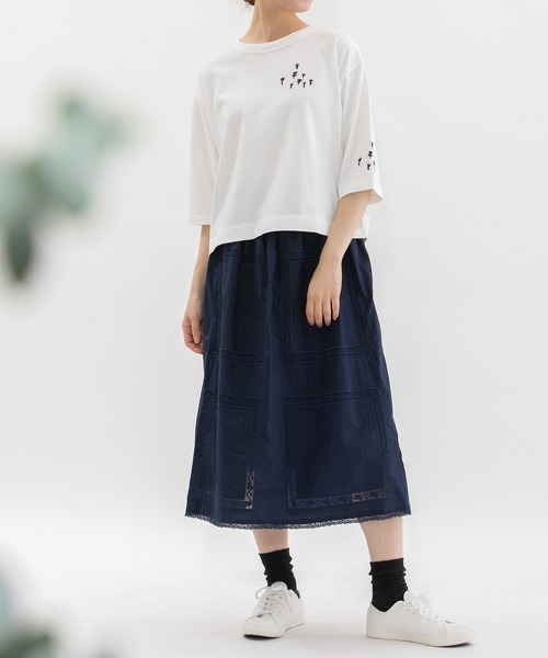 nop de nod(ノップドゥノッド)の「USコットンフラワー刺繍5分袖Tシャツ(Tシャツ/カットソー・レディース・オフホワイト/ライトピンク/ブラック・3)」の11枚目の写真