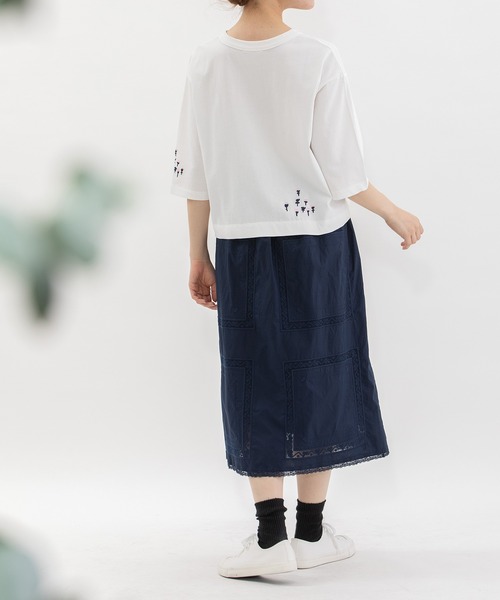nop de nod(ノップドゥノッド)の「USコットンフラワー刺繍5分袖Tシャツ(Tシャツ/カットソー・レディース・オフホワイト/ライトピンク/ブラック・3)」の12枚目の写真
