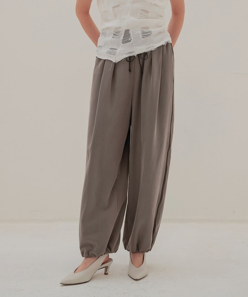 DRESSLAVE(ドレスレイブ)の「gather balloon line pants(ギャザーバルーンラインパンツ)(その他パンツ・レディース・グレー/ブラック・38/36)」の3枚目の写真