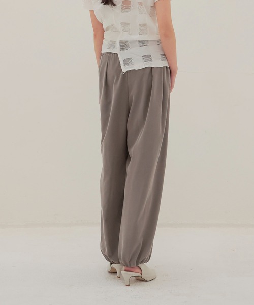 DRESSLAVE(ドレスレイブ)の「gather balloon line pants(ギャザーバルーンラインパンツ)(その他パンツ・レディース・グレー/ブラック・38/36)」の4枚目の写真