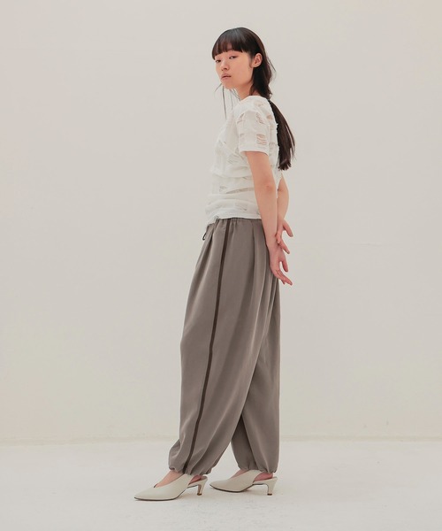 DRESSLAVE(ドレスレイブ)の「gather balloon line pants(ギャザーバルーンラインパンツ)(その他パンツ・レディース・グレー/ブラック・38/36)」の9枚目の写真