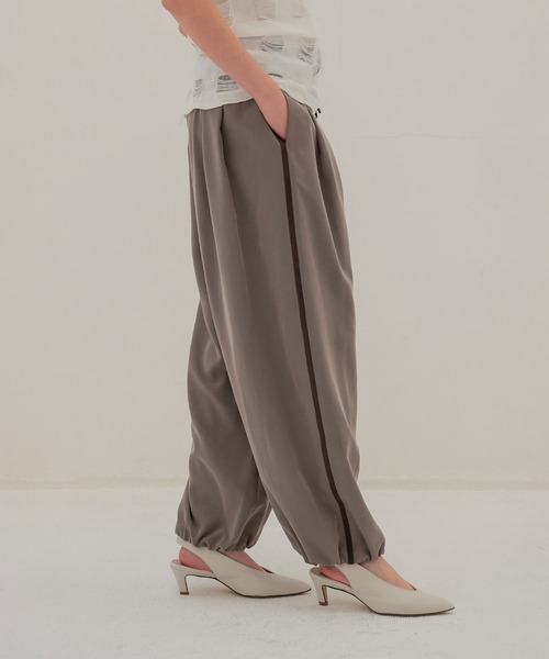 DRESSLAVE(ドレスレイブ)の「gather balloon line pants(ギャザーバルーンラインパンツ)(その他パンツ・レディース・グレー/ブラック・38/36)」の17枚目の写真
