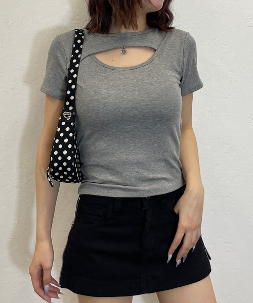ROGER AND RAW（ロジャーアンドロウ）の「[カップ付き]カットオフクロップドTシャツ（Tシャツ/カットソー・レディース・ブラック/グレー/ホワイト/ブラウン・FREE）」の21枚目の写真