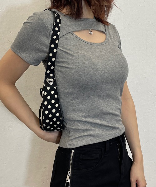 ROGER AND RAW（ロジャーアンドロウ）の「[カップ付き]カットオフクロップドTシャツ（Tシャツ/カットソー・レディース・ブラック/グレー/ホワイト/ブラウン・FREE）」の19枚目の写真