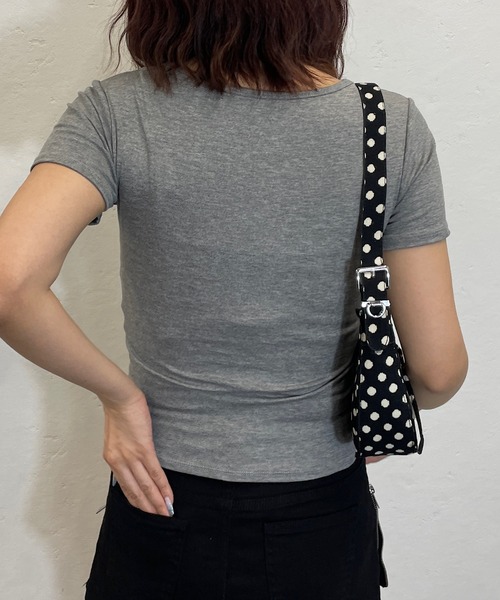 ROGER AND RAW（ロジャーアンドロウ）の「[カップ付き]カットオフクロップドTシャツ（Tシャツ/カットソー・レディース・ブラック/グレー/ホワイト/ブラウン・FREE）」の18枚目の写真