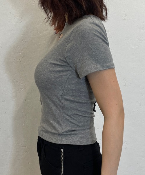 ROGER AND RAW（ロジャーアンドロウ）の「[カップ付き]カットオフクロップドTシャツ（Tシャツ/カットソー・レディース・ブラック/グレー/ホワイト/ブラウン・FREE）」の17枚目の写真