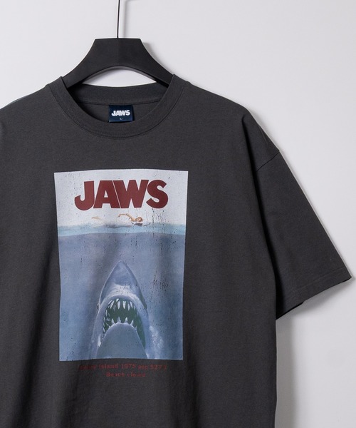 JOHN'S CLOSET（ジョンズクローゼット）の「【15】〔JAWS/ジョーズ〕ポスタープリント ユーズドライク半袖Tシャツ（Tシャツ/カットソー・メンズ・ブラック系1/ホワイト系2/ホワイト系1/ブラック系2・X-LARGE/LARGE/MEDIUM）」の4枚目の写真