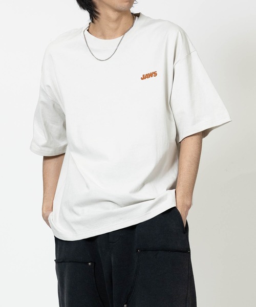 JOHN'S CLOSET（ジョンズクローゼット）の「【15】〔JAWS/ジョーズ〕ポスタープリント ユーズドライク半袖Tシャツ（Tシャツ/カットソー・メンズ・ブラック系1/ホワイト系2/ホワイト系1/ブラック系2・X-LARGE/LARGE/MEDIUM）」の20枚目の写真